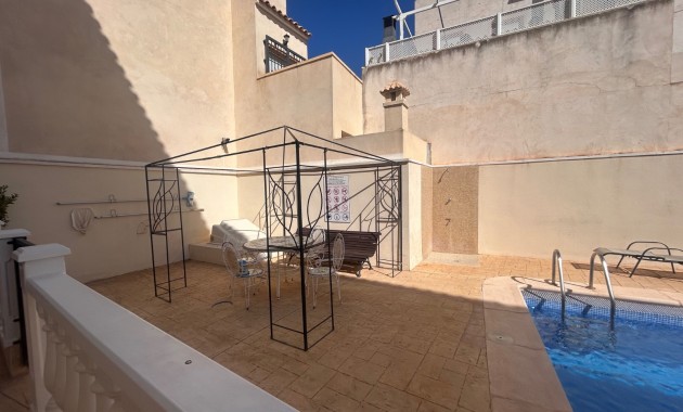 Venta - Apartamento / piso -
Jacarilla
