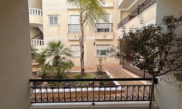 Venta - Apartamento / piso -
Jacarilla