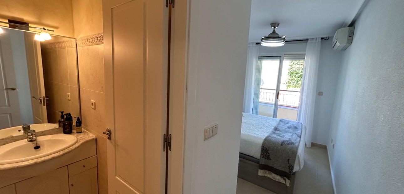Venta - Apartamento / piso -
Jacarilla