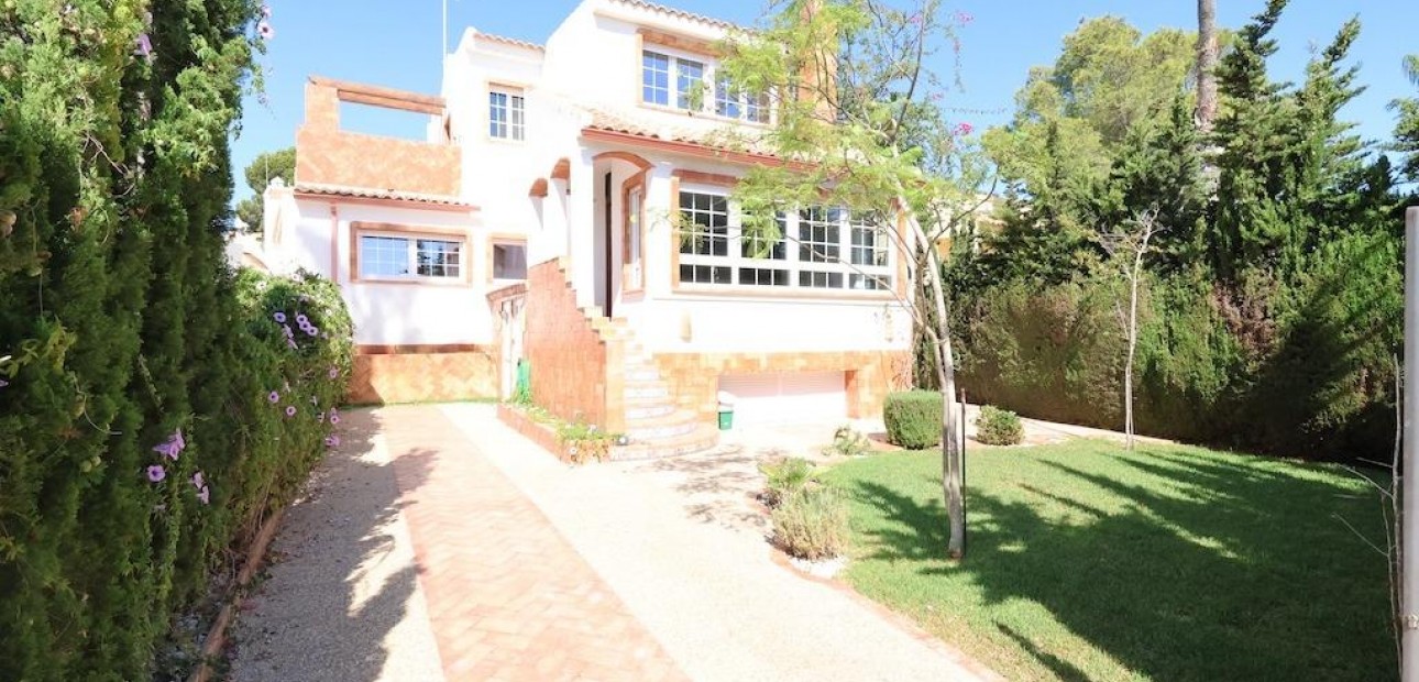 Herverkoop - Villa -
Orihuela Costa - Villamartin