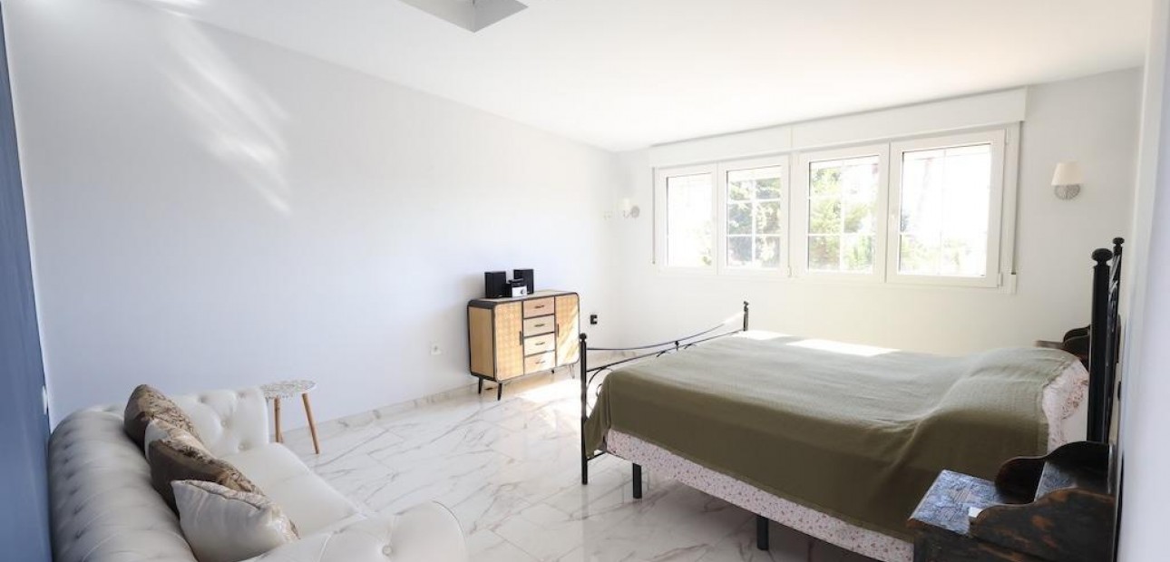 Herverkoop - Villa -
Orihuela Costa - Villamartin
