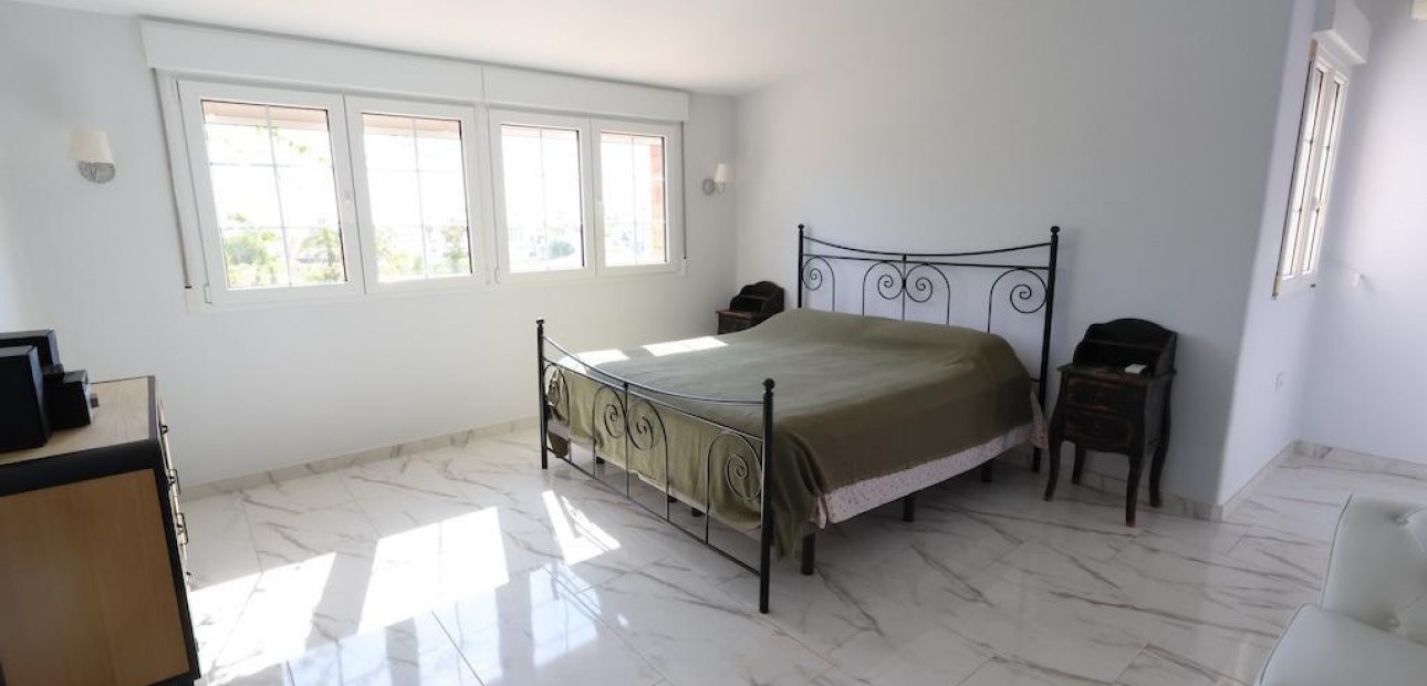 Herverkoop - Villa -
Orihuela Costa - Villamartin