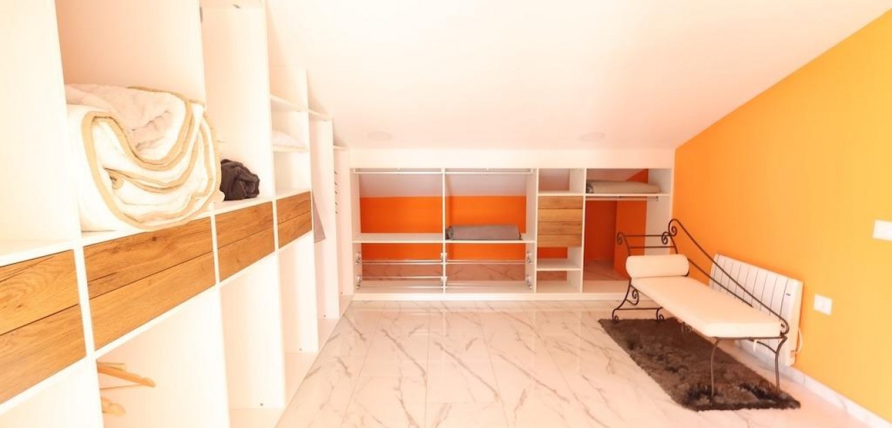 Herverkoop - Villa -
Orihuela Costa - Villamartin