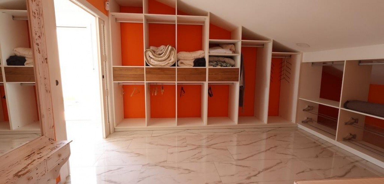 Herverkoop - Villa -
Orihuela Costa - Villamartin