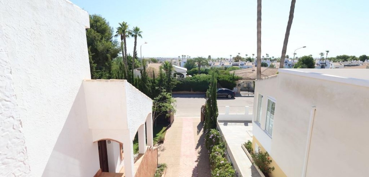 Herverkoop - Villa -
Orihuela Costa - Villamartin