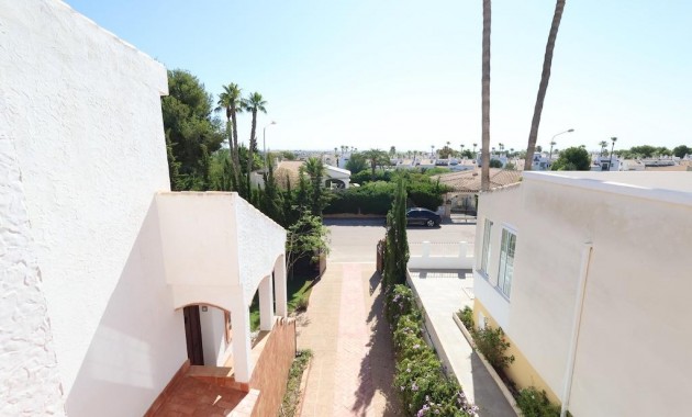 Herverkoop - Villa -
Orihuela Costa - Villamartin