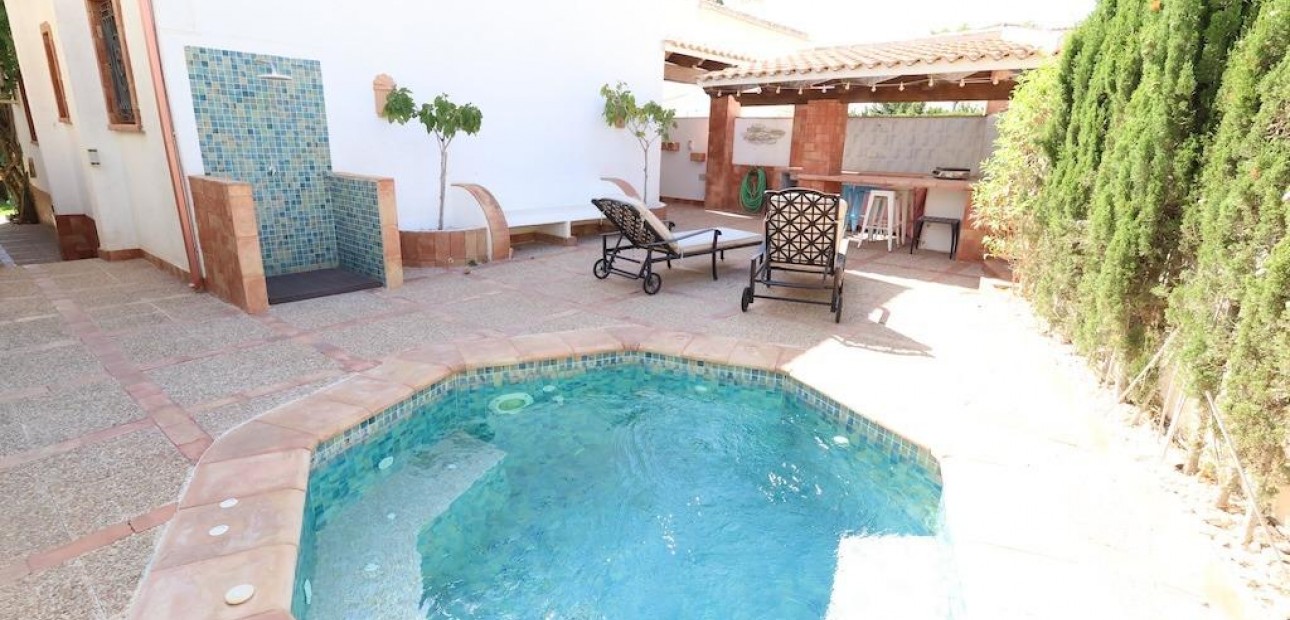 Herverkoop - Villa -
Orihuela Costa - Villamartin