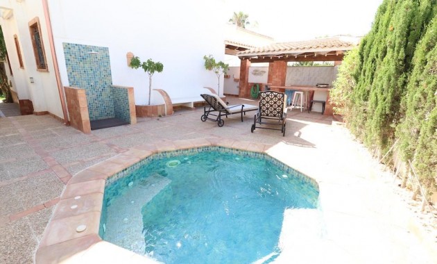 Herverkoop - Villa -
Orihuela Costa - Villamartin