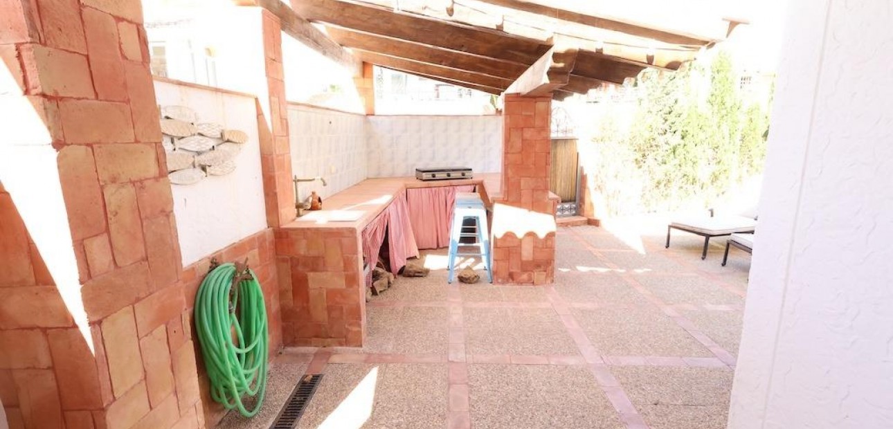 Herverkoop - Villa -
Orihuela Costa - Villamartin