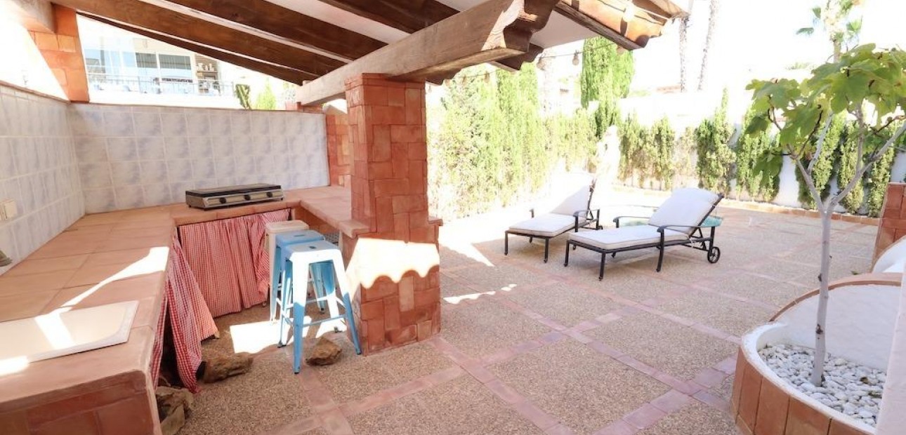Herverkoop - Villa -
Orihuela Costa - Villamartin