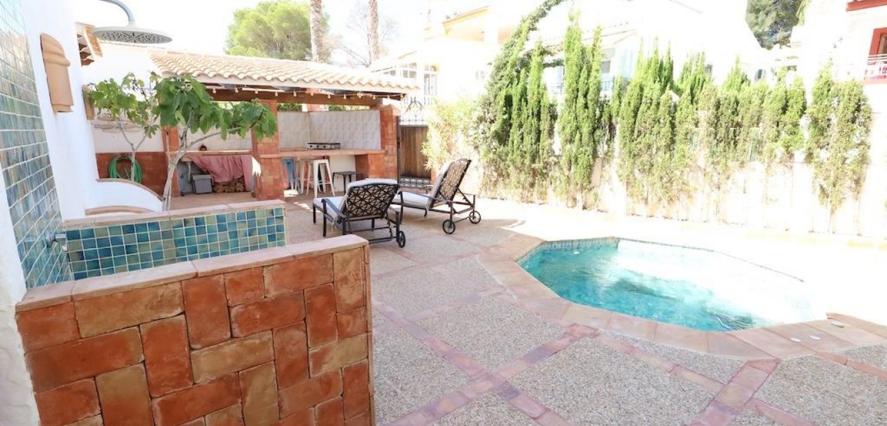 Herverkoop - Villa -
Orihuela Costa - Villamartin