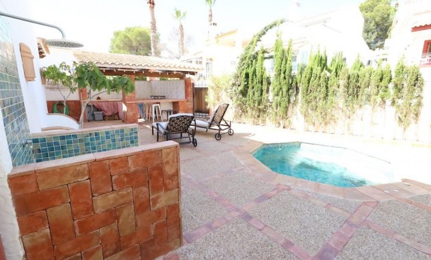 Herverkoop - Villa -
Orihuela Costa - Villamartin
