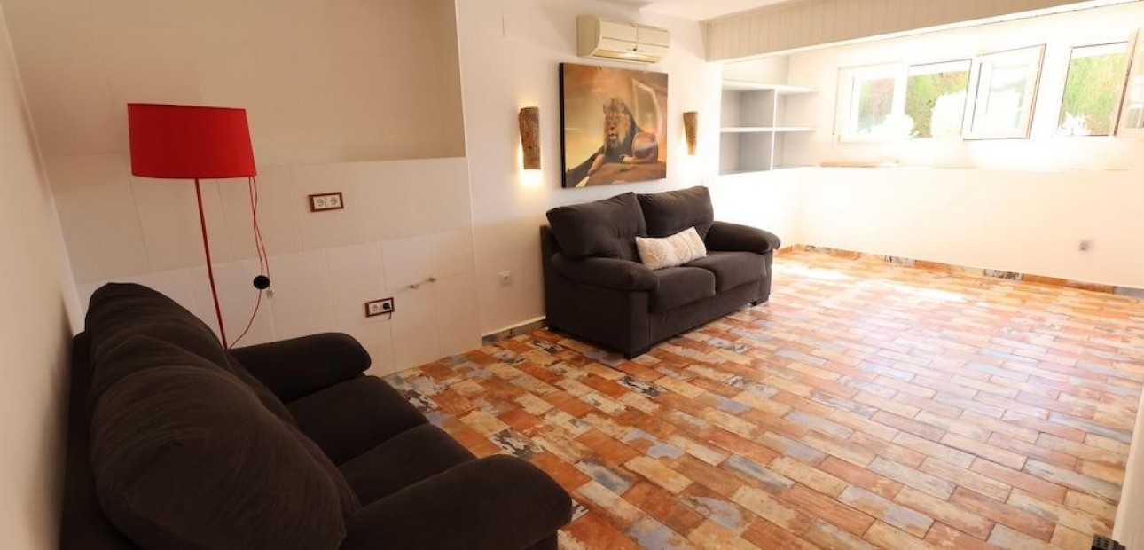 Herverkoop - Villa -
Orihuela Costa - Villamartin