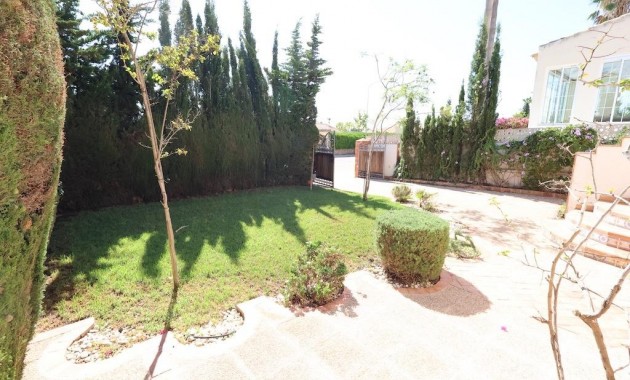 Herverkoop - Villa -
Orihuela Costa - Villamartin