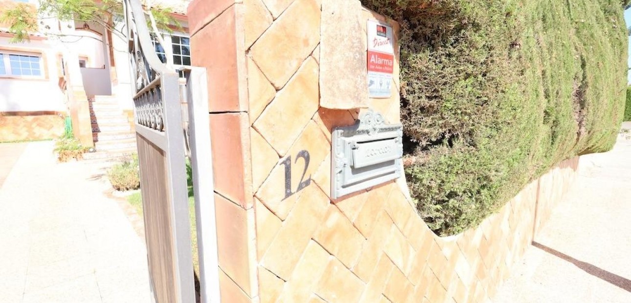 Herverkoop - Villa -
Orihuela Costa - Villamartin