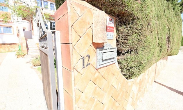 Herverkoop - Villa -
Orihuela Costa - Villamartin