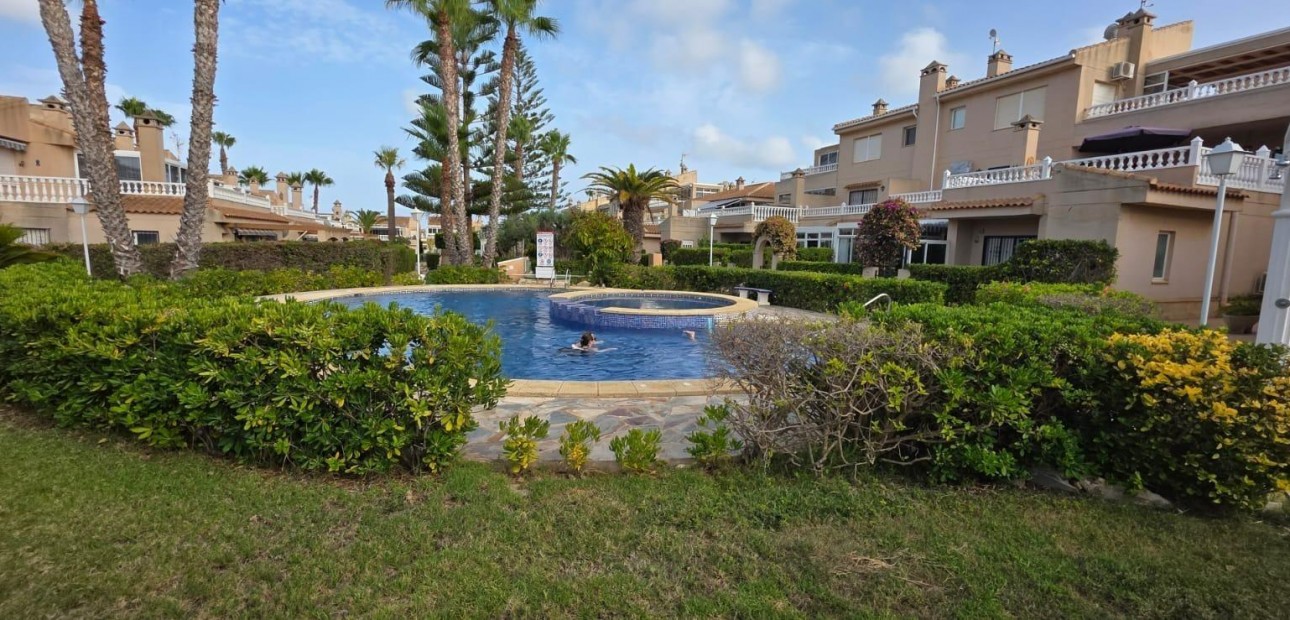 Venta - Bungalow -
Orihuela Costa - Lomas de Cabo Roig-Los Dolses