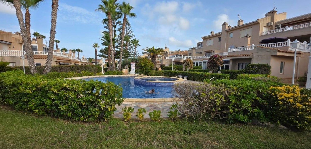 Venta - Bungalow -
Orihuela Costa - Lomas de Cabo Roig-Los Dolses