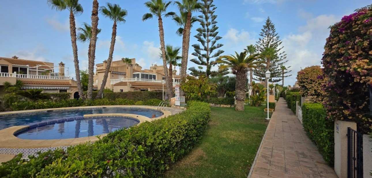 Venta - Bungalow -
Orihuela Costa - Lomas de Cabo Roig-Los Dolses