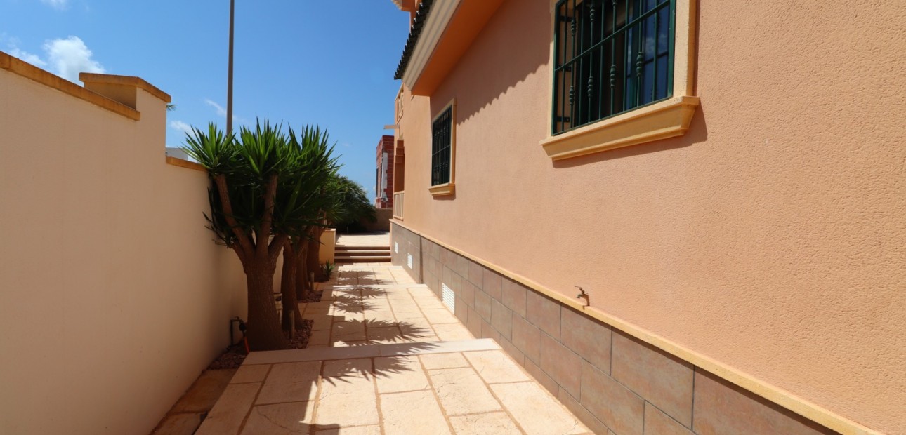 Venta - Detached Villa -
Ciudad Quesada - La Fiesta