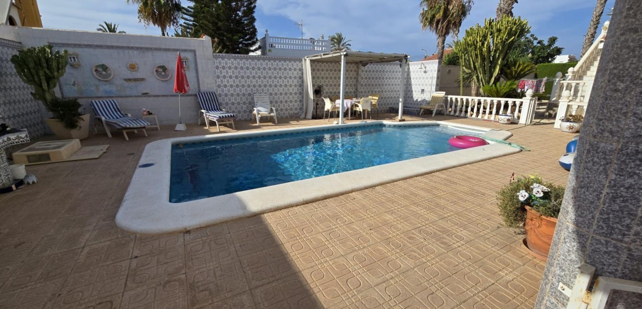 Venta - Villa -
Torrevieja - La Siesta - El Salado - Torreta