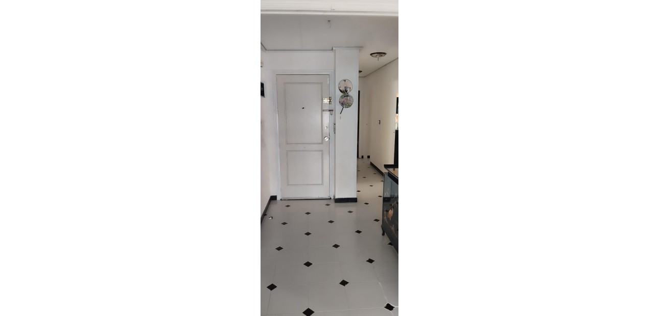 Venta - Apartamento / piso -
Guardamar del Segura - Pueblo