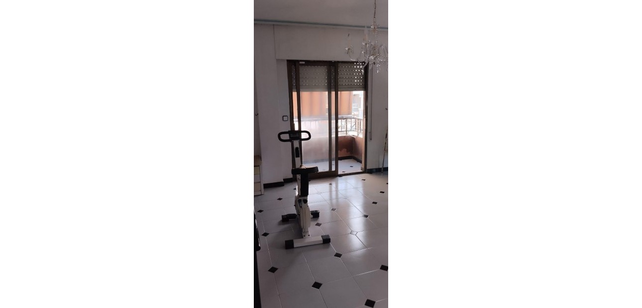 Venta - Apartamento / piso -
Guardamar del Segura - Pueblo
