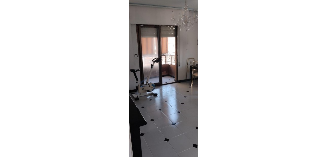 Venta - Apartamento / piso -
Guardamar del Segura - Pueblo