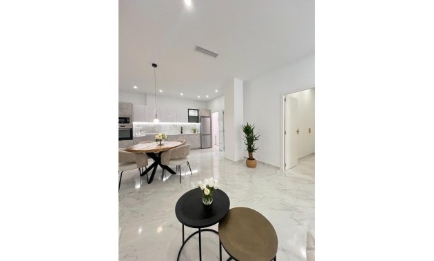 Venta - Apartamento / piso -
Torrevieja - Playa del cura
