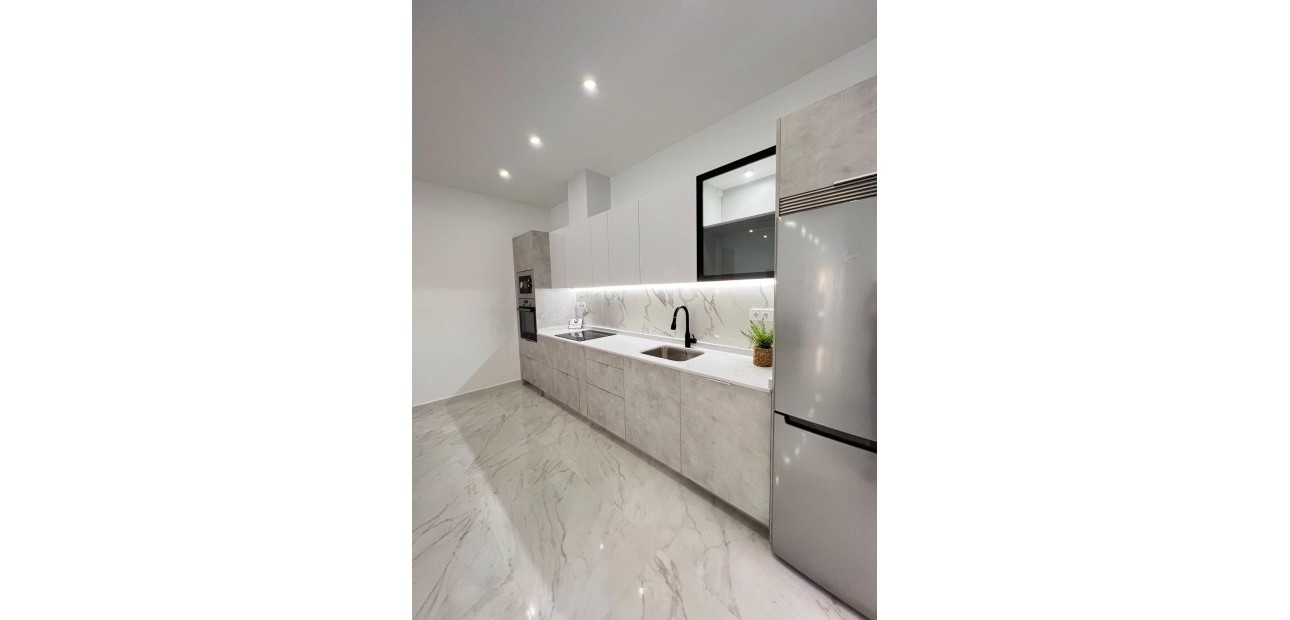Venta - Apartamento / piso -
Torrevieja - Playa del cura