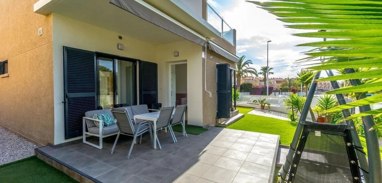 Herverkoop - Villa -
Orihuela Costa - La Zenia