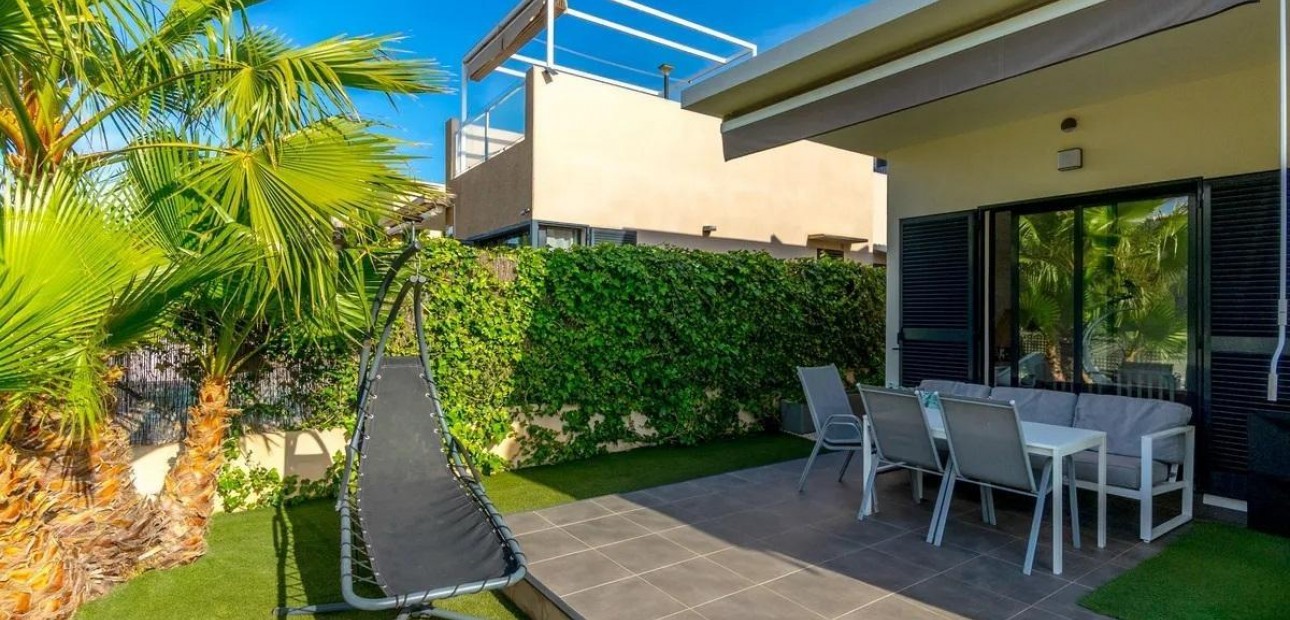 Herverkoop - Villa -
Orihuela Costa - La Zenia