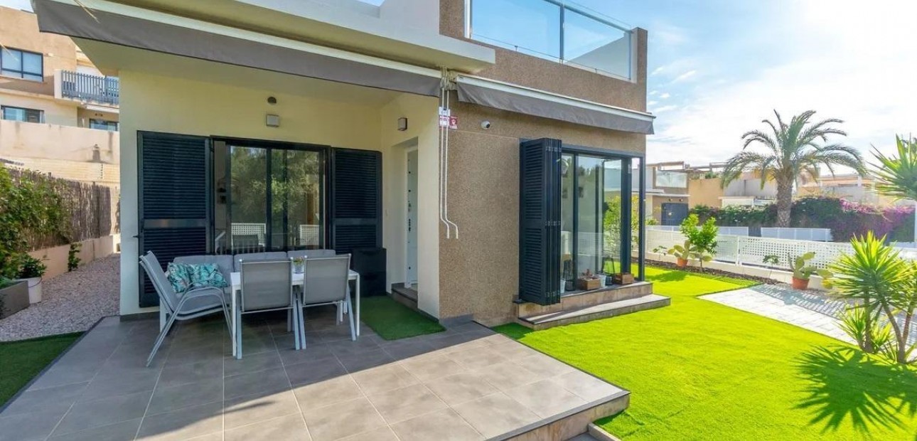 Herverkoop - Villa -
Orihuela Costa - La Zenia