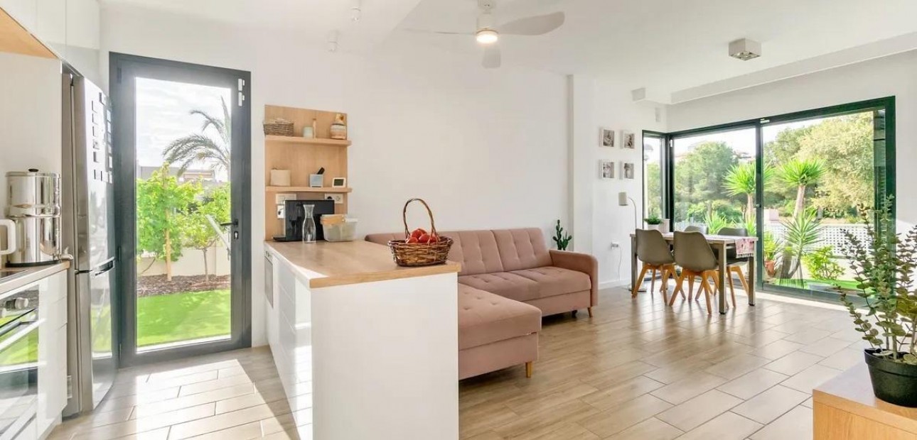 Herverkoop - Villa -
Orihuela Costa - La Zenia