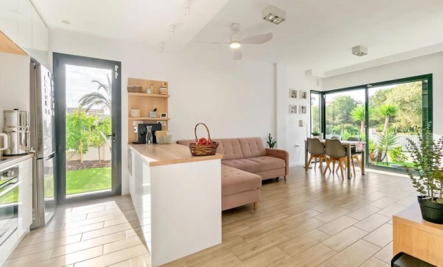 Herverkoop - Villa -
Orihuela Costa - La Zenia