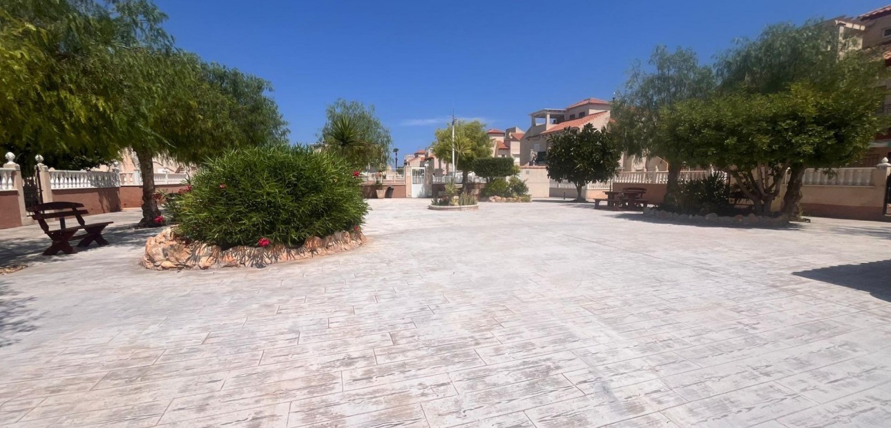 Venta - Bungalow -
Orihuela Costa - Playa Flamenca Norte