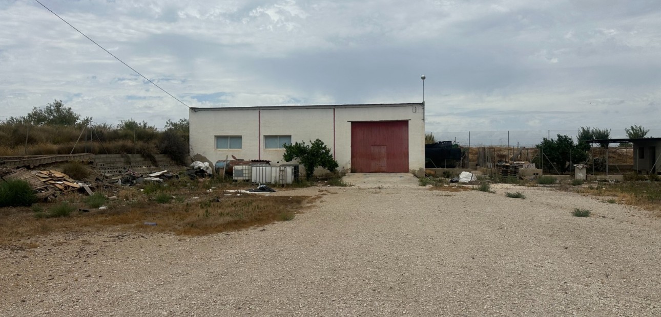 Herverkoop - Industrial unit -
Torremendo