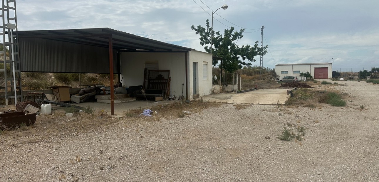 Venta - Industrial unit -
Torremendo