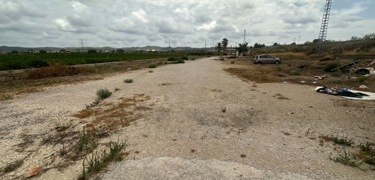 Venta - Industrial unit -
Torremendo