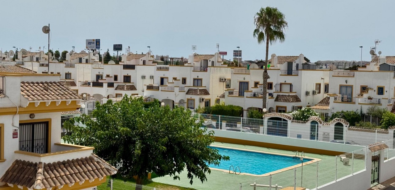 Sale - Terraced house -
Torrevieja - La Siesta - El Salado - Torreta