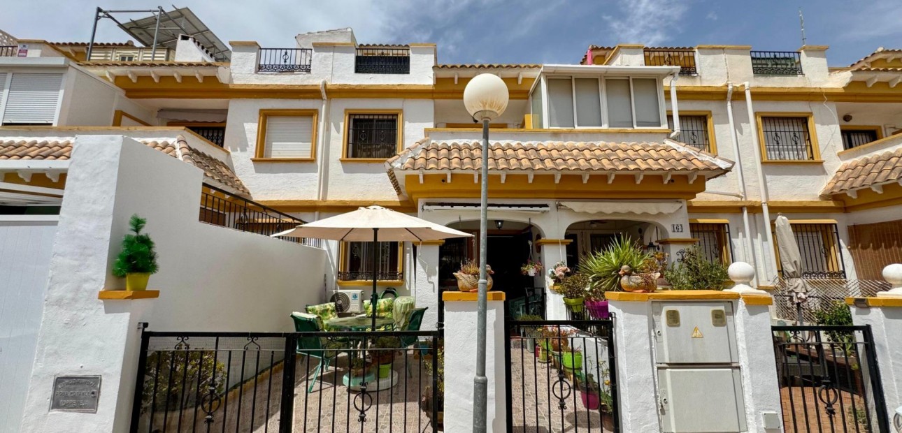 Sale - Terraced house -
Torrevieja - La Siesta - El Salado - Torreta