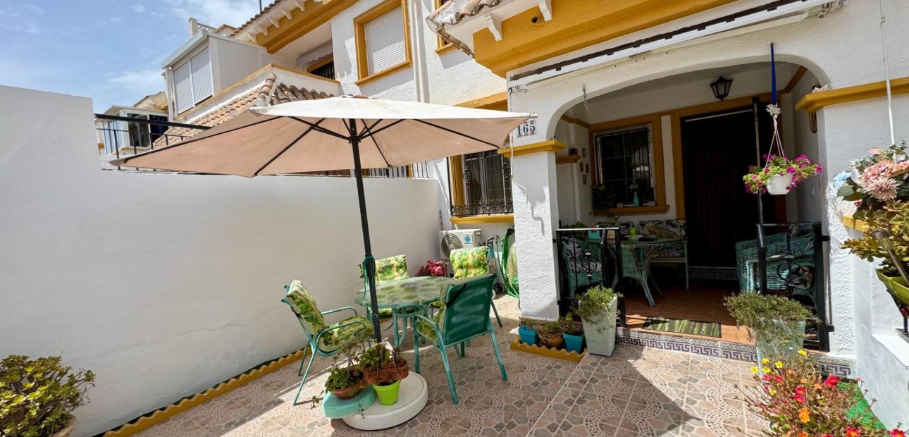 Sale - Terraced house -
Torrevieja - La Siesta - El Salado - Torreta