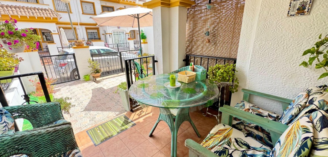 Sale - Terraced house -
Torrevieja - La Siesta - El Salado - Torreta