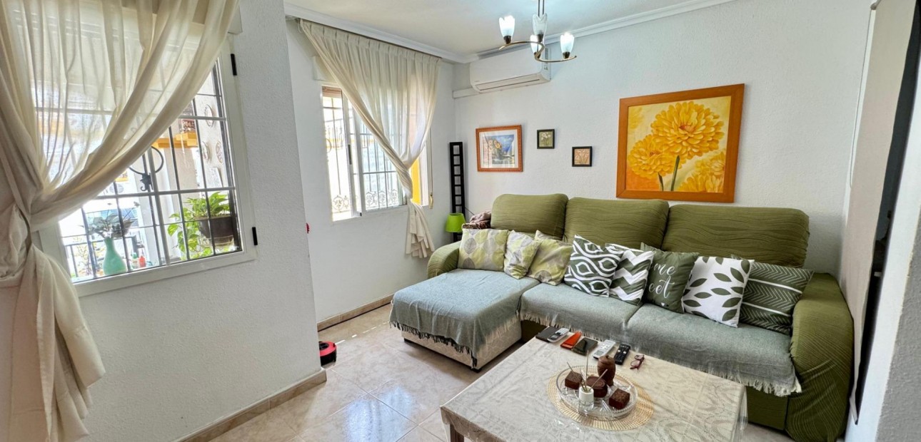 Sale - Terraced house -
Torrevieja - La Siesta - El Salado - Torreta