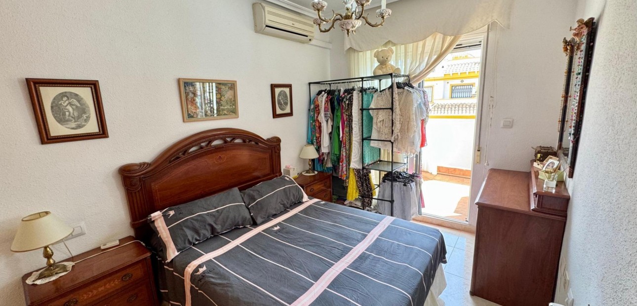 Sale - Terraced house -
Torrevieja - La Siesta - El Salado - Torreta