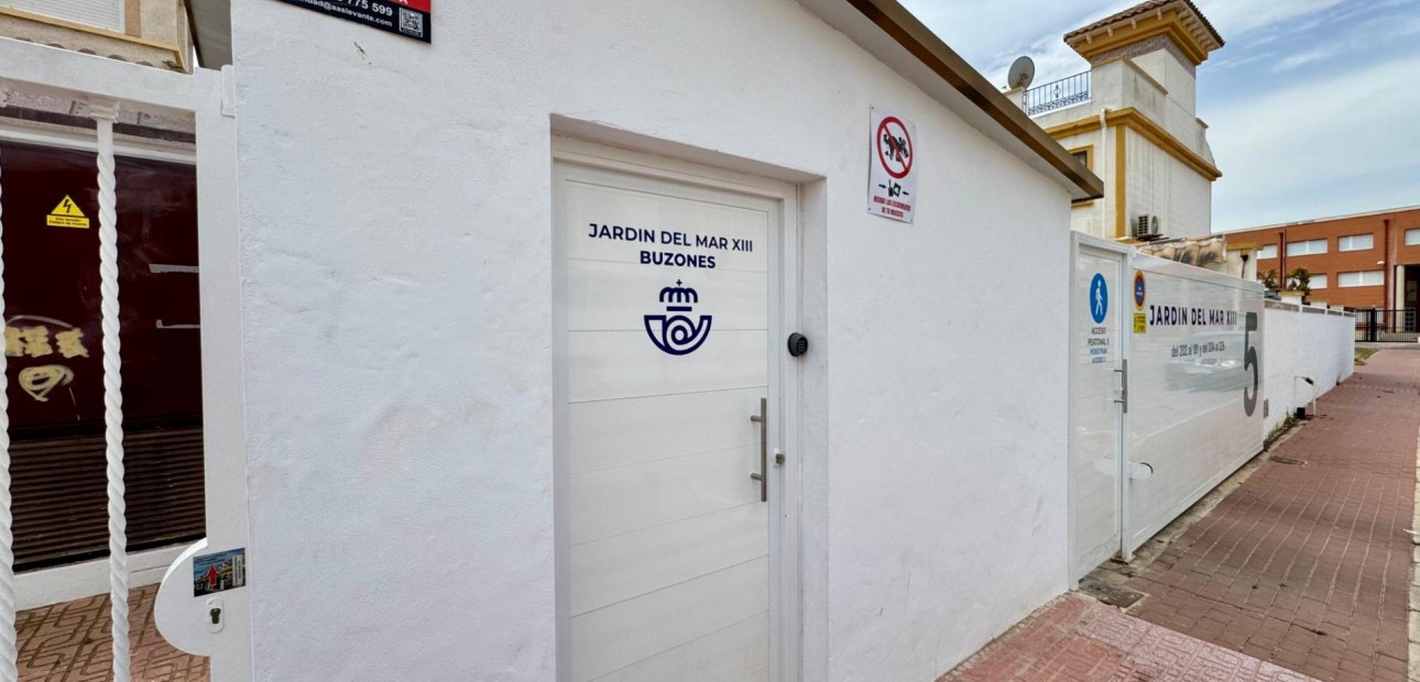 Sale - Terraced house -
Torrevieja - La Siesta - El Salado - Torreta