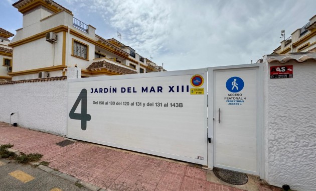 Sale - Terraced house -
Torrevieja - La Siesta - El Salado - Torreta