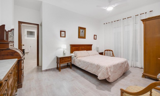 Venta - Apartamento / piso -
Torrevieja - Estacion de autobuses