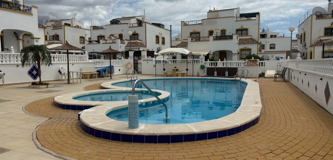 Sale - Townhouse -
Orihuela - Entre Naranjos Vistabella
