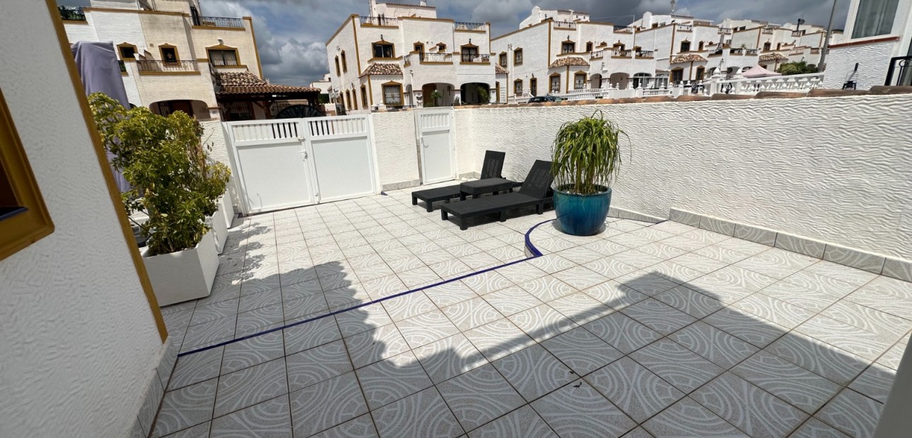 Sale - Townhouse -
Orihuela - Entre Naranjos Vistabella